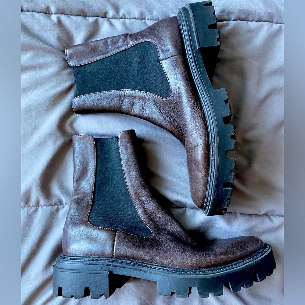ZARA Dark Brown Men’s Chunky Sole Chelsea Boot size 8 (US)